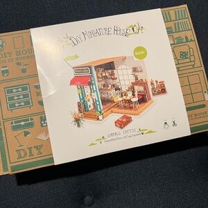 ☕️ Rolife DIY Miniature House Kit - Simon's Coffee